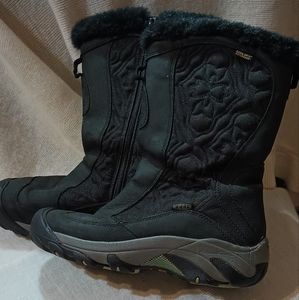 Keen Women's Snow Boots size 9